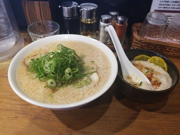 「ﾁｬｰｼｭｰﾗｰﾒﾝ(背脂多め)+背脂ご飯」@らーめん一途の写真