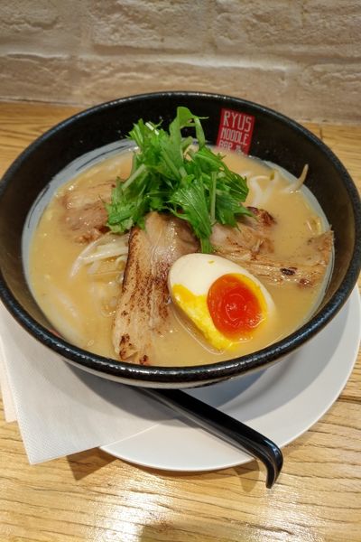 「チャーシュー麺」@RYUS NOODLE BARの写真