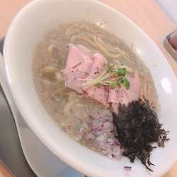 背脂煮干し(中太平打ち麺)900円＋磯のりトピ100円