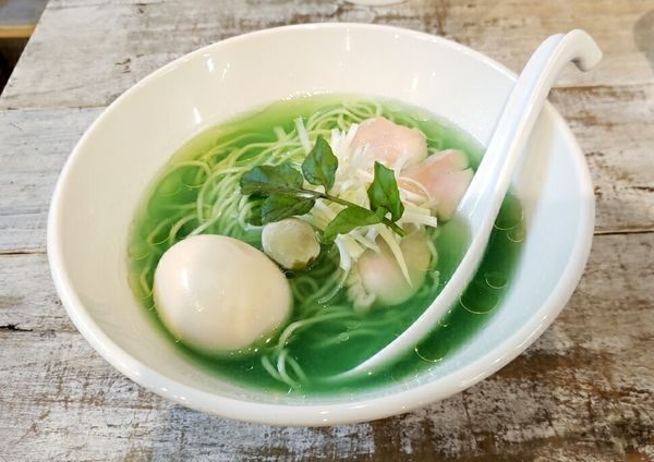 「白葡萄 900円」@濃厚鶏出汁拉麺 吉法師 KIPPOSHIの写真