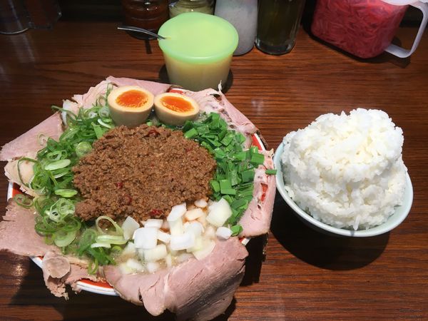 「得製ラーメン赤(太麺大盛) ＋大ライス」@ラーメンかなやの写真