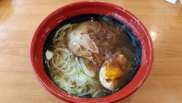 「追い鰹醤油らーめん429円」@くら寿司 立川店の写真