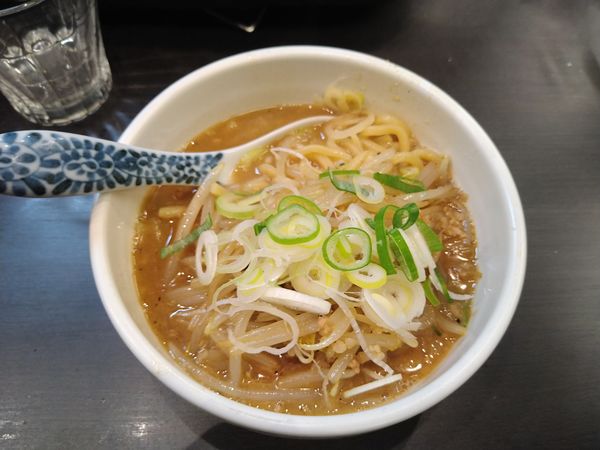 「味噌ラーメン+牡蠣とほうれん草のクリームチーズ」@メンショップ アキラの写真