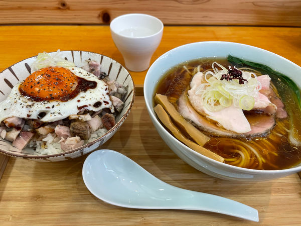 「弦乃月ブレンド　肉飯」@自家製麺と定食 弦乃月の写真