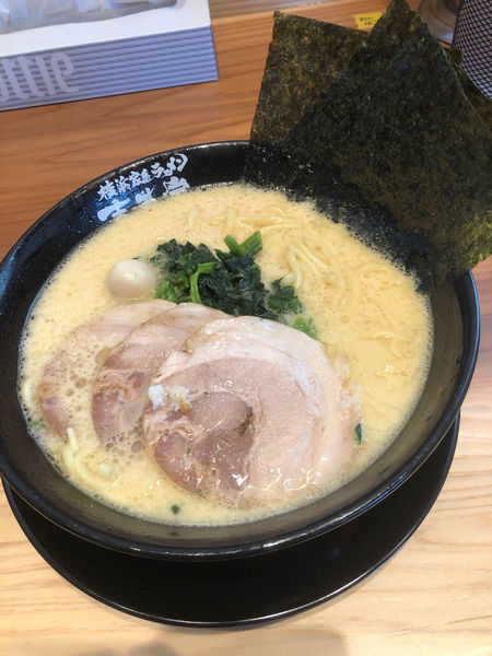 「チャーシュー麺、硬め濃いめ」@横浜家系ラーメン 喜夢家の写真