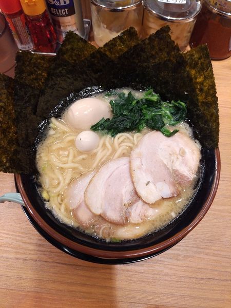 「誉家スペシャルラーメン」@横浜家系ラーメン 誉家の写真