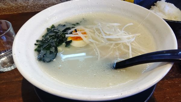 「白ラーメン８５０円」@コイキヤホンポの写真