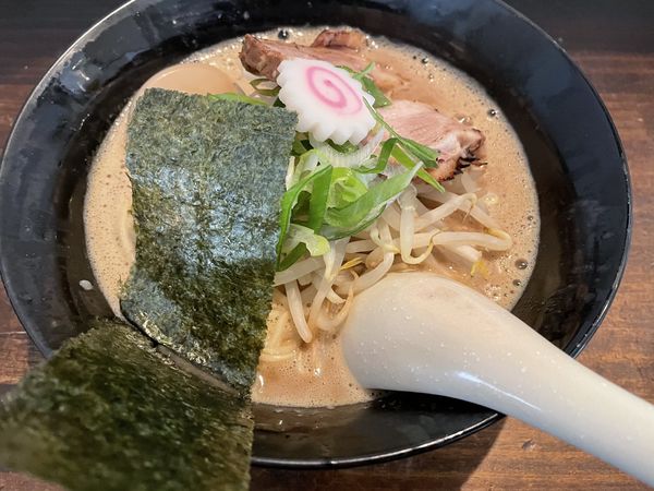 「二段仕込み醤油ラーメン  特製」@喜多方ラーメンcafeざくろの写真