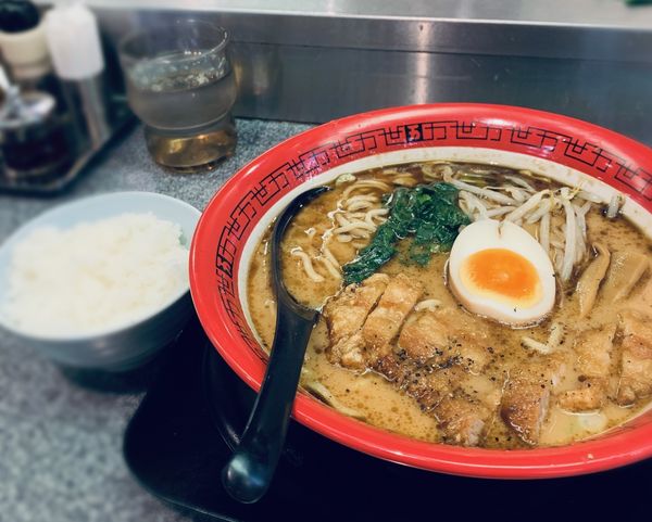 「豚骨排骨（固め￥970）＋ライス（￥100）」@万世麺店 有楽町店の写真