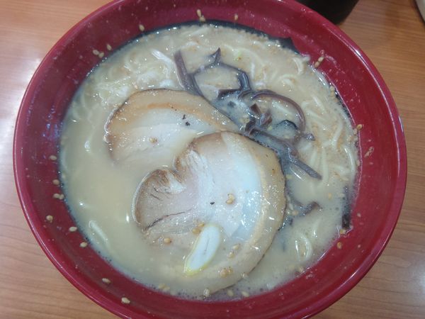 「魚介香るとんこつらーめん ４２９円」@くら寿司 東大宮店の写真