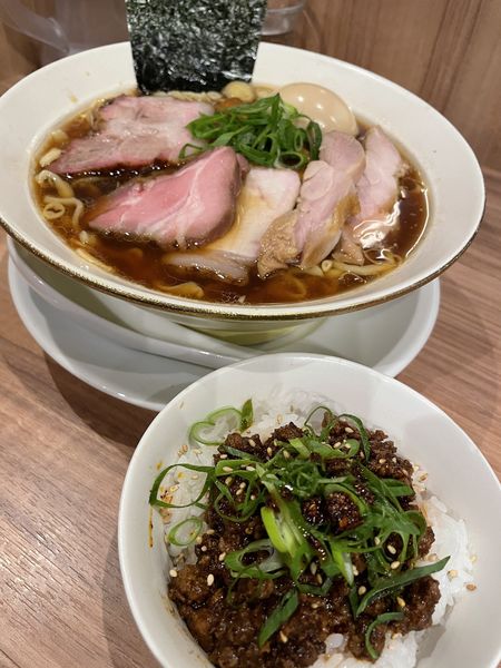 「特製醤油+中盛+手揉み麺変更+坦々丼」@麺処 ほん田 秋葉原本店の写真