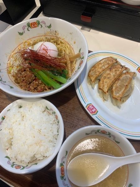 「汁なし担々麺（フェアセットB） 970円」@餃子の王将 渋谷ハチ公口店の写真