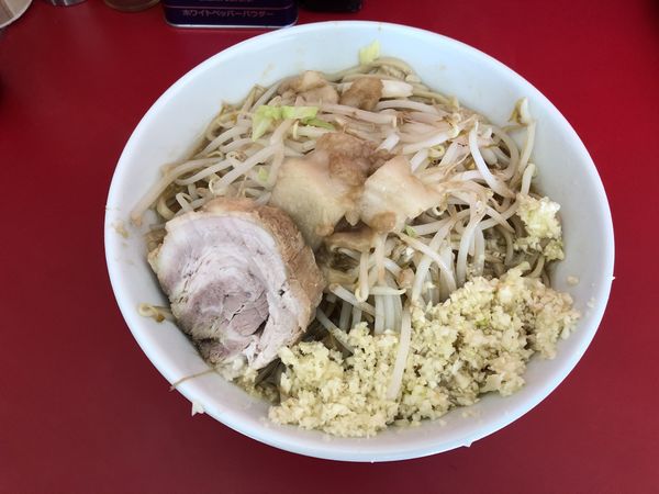 「ラーメン大(300g) ニンニク増し」@noodle shop イッ豚の写真