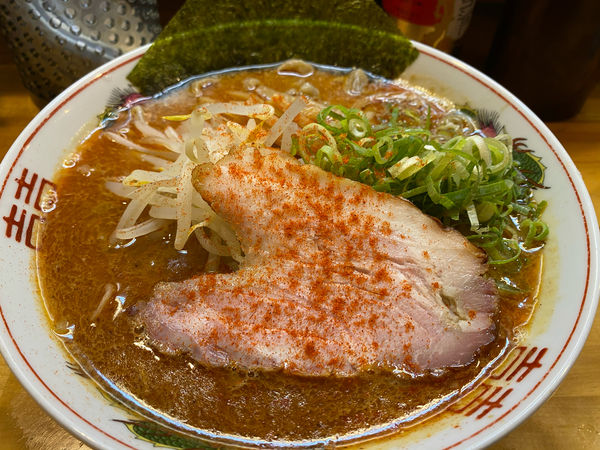 「辛いらぁめん」@なるめんの写真