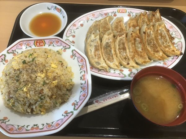 「チャーハン450円+税＆餃子240円+税を2人前」@餃子の王将 アリオ亀有店の写真