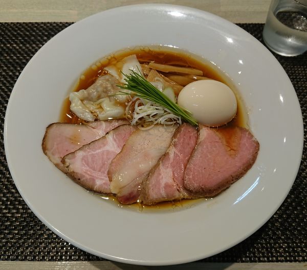 「特製中華蕎麦＜醤油＞（細麺）」@宍道湖しじみ中華蕎麦 琥珀 東京本店の写真