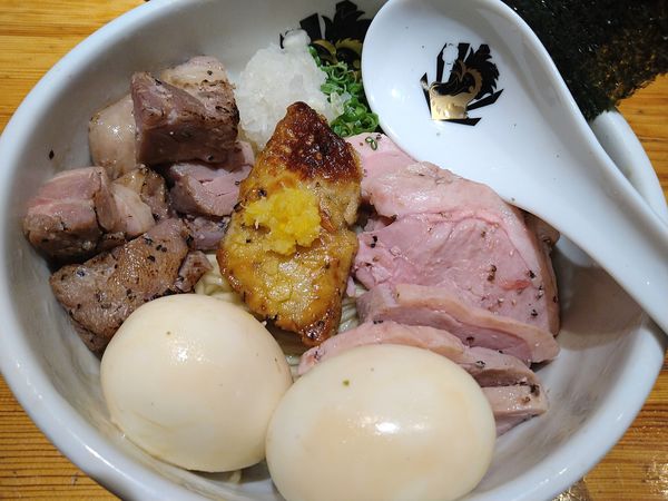 「特製フォアグラ油そば 大盛 味玉」@満鶏軒の写真