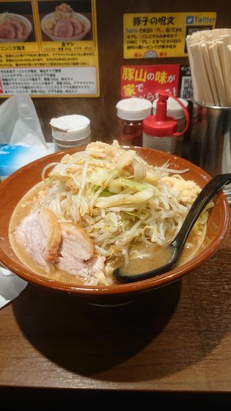 「麺マシ大  ニンニクマシ  油  カラメ」@豚山 大森店の写真