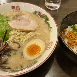 だるまラーメン　赤鬼丼セット