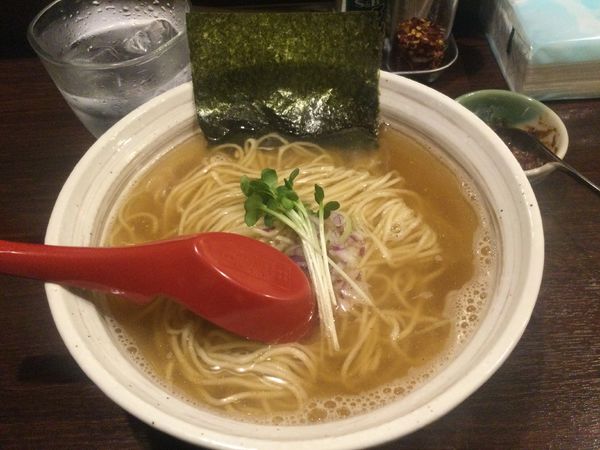 「〆のかけラーメン・塩ダレ+貝出汁重ね（￥600＋50）+α」@中華そば 東京ぐれっちの写真