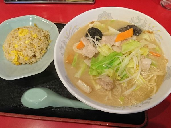 「肉チャンポン、小チャーハン付」@手打ラーメン 珍来 田中店の写真