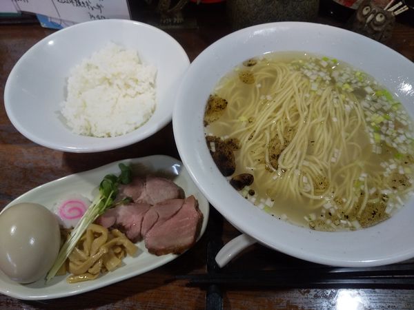 「はまぐり中華そば(塩)850円味玉100円ランチ小ライス無料」@麺酒処 ふくろうの写真