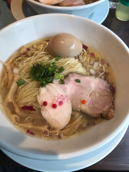 「汐そば　味玉」@noodles kitchen GUNNERS 新丸子店の写真