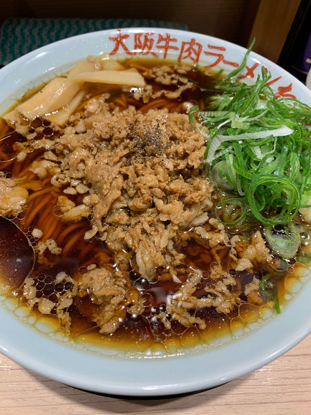 「肉盛り醤油ラーメン」@大阪牛肉ラーメン わだ 南海難波本店の写真