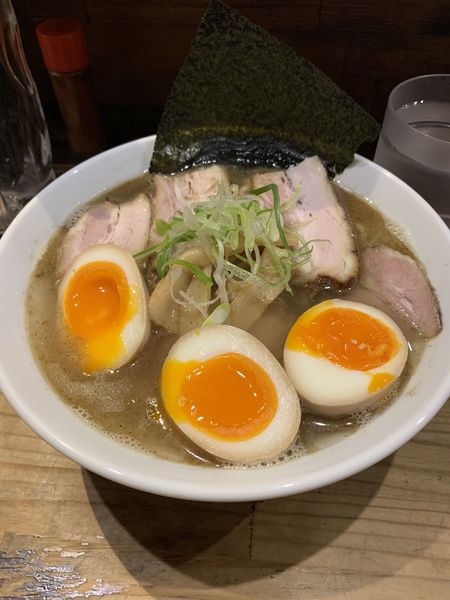 「あっさり魚介チャーシュー煮卵トッピング」@ラーメン 岩佐の写真