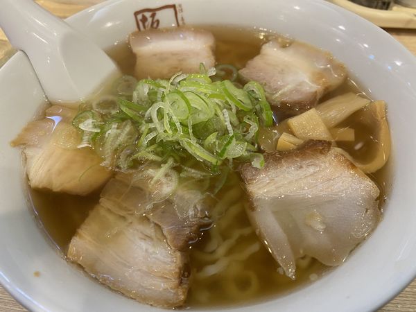 「喜多方ラーメン」@喜多方ラーメン坂内 新宿西口思い出横丁店の写真
