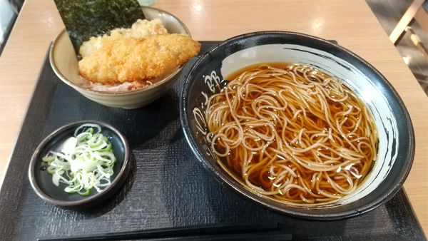 「ミニのり弁セット（温）580円」@ゆで太郎 西五反田本店の写真