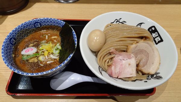 「濃厚つけ麺味玉：大（1,100円）」@松戸富田麺業 千葉駅構内店の写真