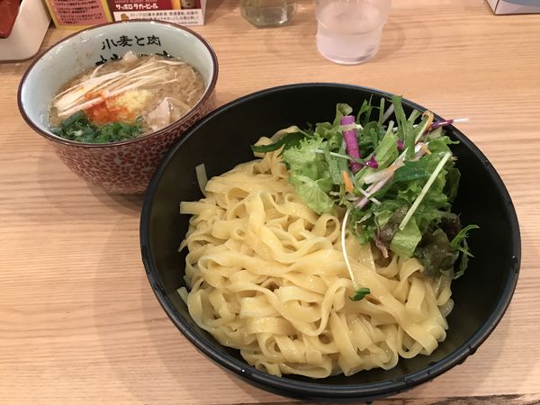 「背脂生姜醤油　1000円」@小麦と肉 桃の木の写真