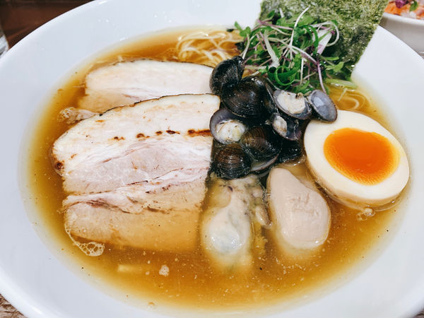 「三種貝のコハク醤油」@中華そば うお青の写真