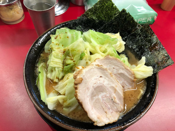 「ラーメン中盛バラ2枚きゃべつ」@柏 王道家の写真