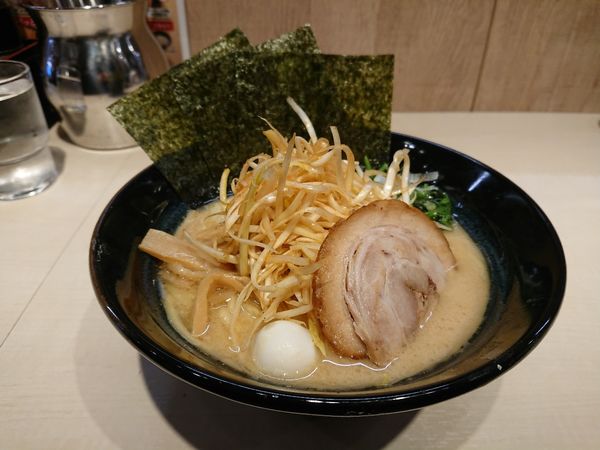 「ネギ醤油豚骨ラーメン」@ゴル麺 大森店の写真