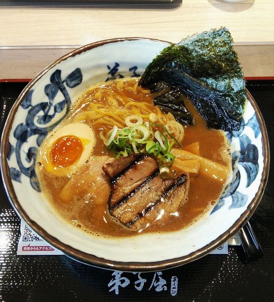 「魚介しぼり醤油 850円」@弟子屈ラーメン ジャズドリーム長島店の写真