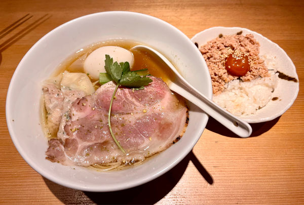 「特製塩そば＋鶏そぼろご飯」@鶏そば 山もとの写真