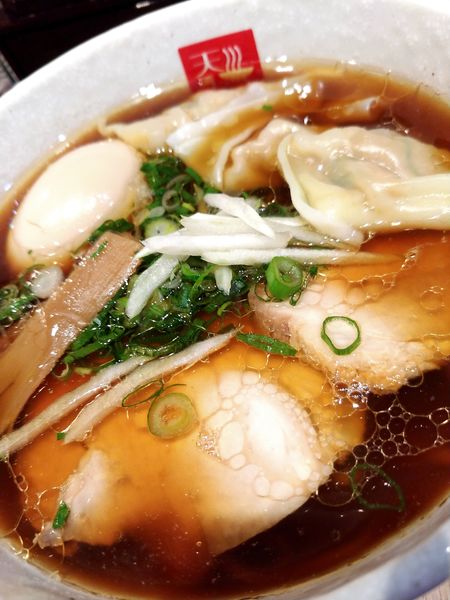 「ワンタン醤油らあめん・味玉子増し」@麺処 天川の写真