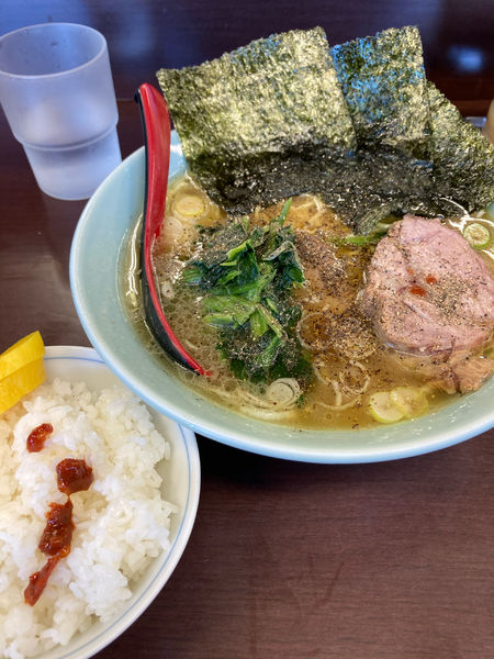 「ラーメン　小ライス少なめ」@ラーメンショップ 二ツ橋店の写真