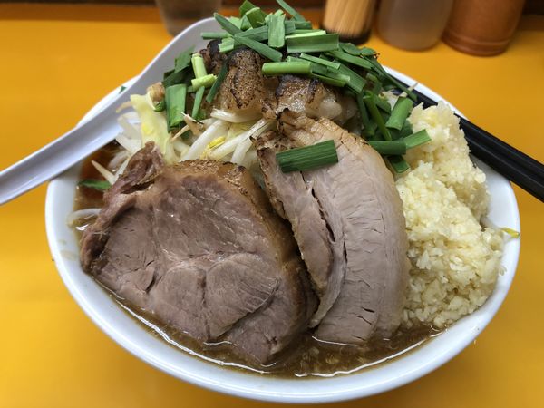 「【限定】酸辣湯麺+野菜+ニンニク+焦がし脂　750円」@ラーメンエース 八王子店の写真