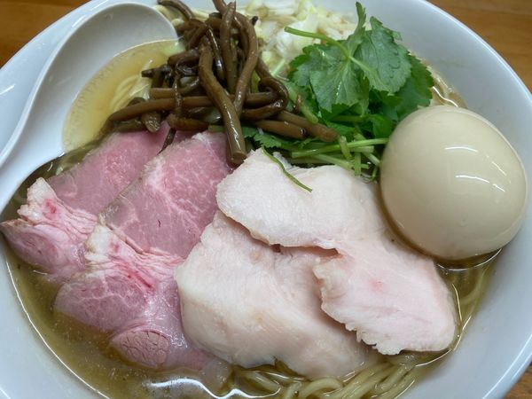 「特製煮干しが香る白醤油ラーメン（大）」@ラーメン いいかおの写真