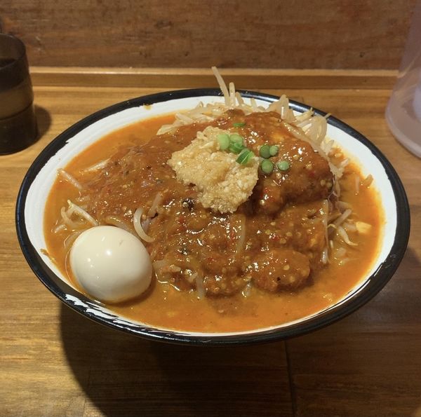 「味玉どて辛めん 野菜増し バラ肉倍増」@どてちん 習志野店の写真