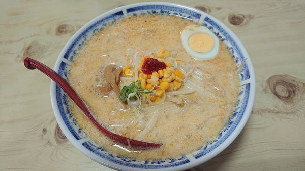 「白みそラーメン 中盛り     900円」@手打ラーメン 暖宝の写真
