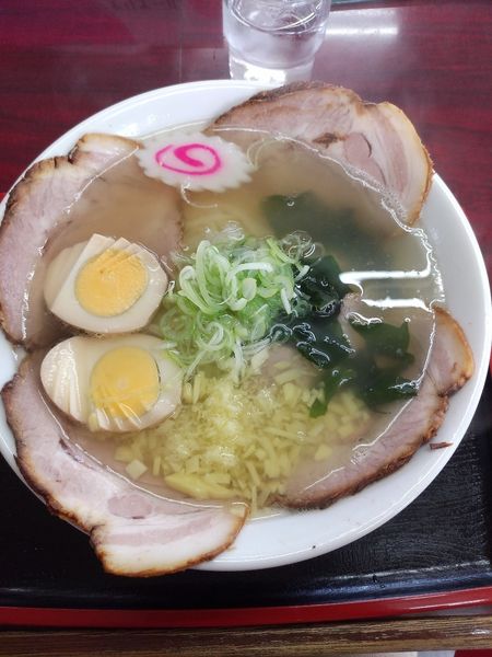「しょうがチャーシューめん+煮玉子 ﾒﾝﾏ抜き」@青竹手打ち佐野らーめん たけざわの写真