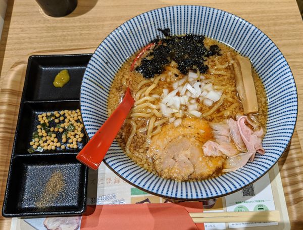 「背脂醤油らー麺　820円」@焼きあご塩らー麺 たかはし マルイファミリー溝口店の写真