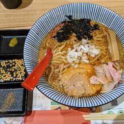 背脂醤油らー麺　820円