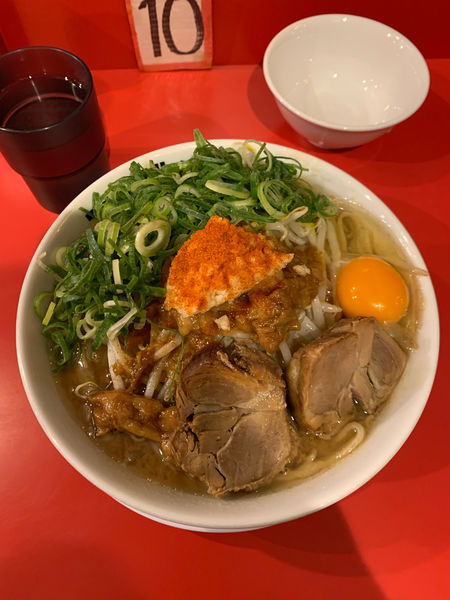 「ラーメン中TP生卵TPネギ」@ラーメン エボシ 都通本店の写真