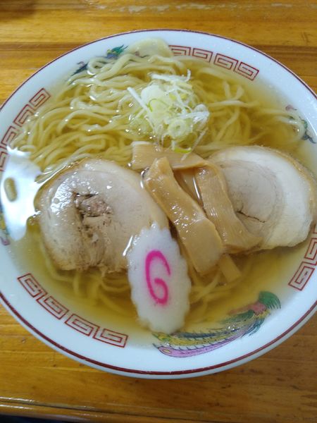 「手打ちラーメン 650円 手作り餃子(3ケ) 300円」@叶屋の写真
