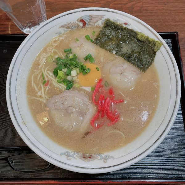 「卵入りラーメン」@九州ラーメン 葉隠の写真